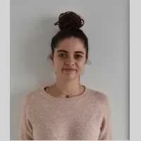 Emma, babysitter à Paris