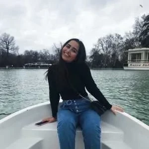 Kenza, babysitter à Paris