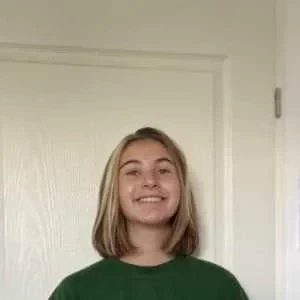 Eva, babysitter à Clamart