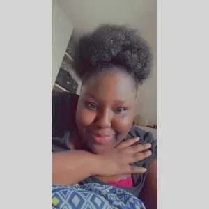 Khadidiatou , babysitter à Paris