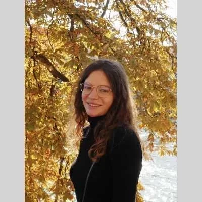 Louise , babysitter à Paris