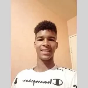 Virgilio , babysitter à Rennes