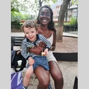 Manon, babysitter à Paris