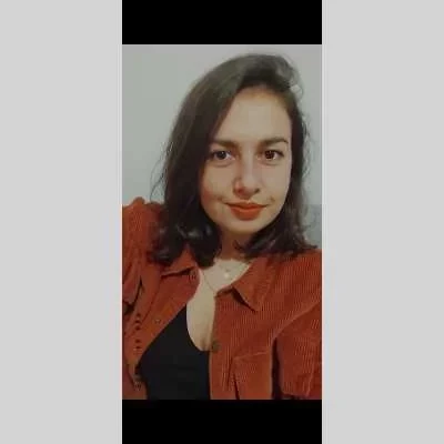 Louisa , babysitter à Anglet