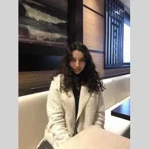 Lehna , babysitter à Paris