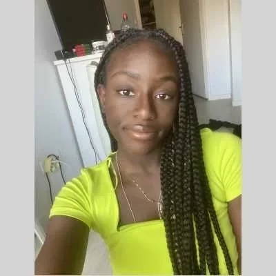 Alicia , babysitter à Lyon