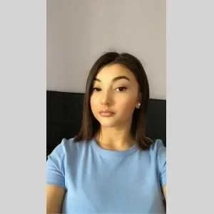 Sabrina , babysitter à Paris