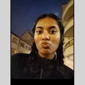 Poudja , babysitter à Clamart
