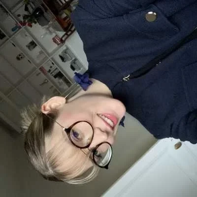 Jade, babysitter à Paris