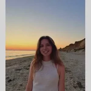 Flora, babysitter à Paris