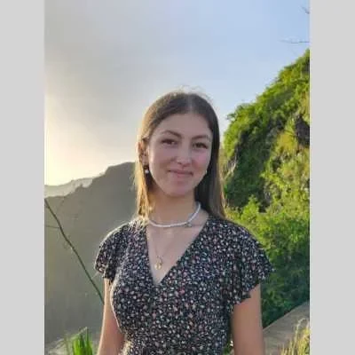 Julie, babysitter à Clermont Ferrand