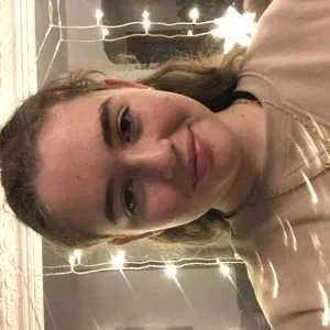 Julie, babysitter à Draguignan