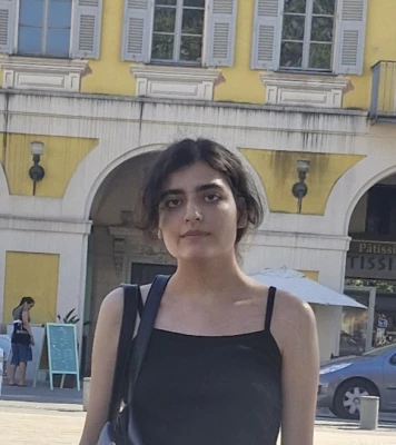 Setareh, babysitter à Nice