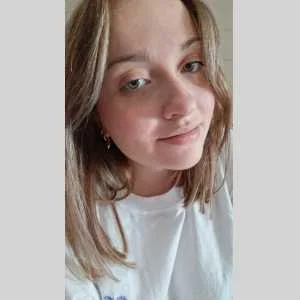 Athenais , babysitter à Roussent